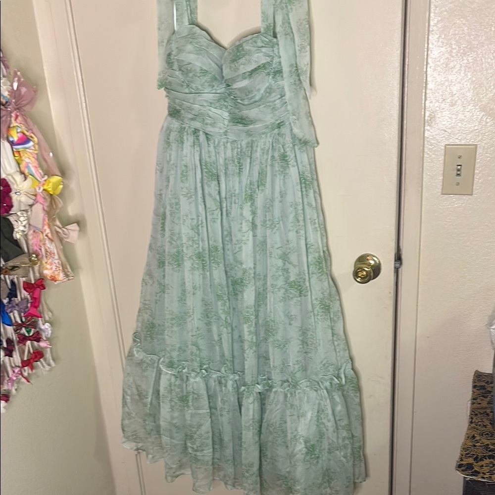 Petal & Pup Green Ruffled Tiered Midi Dress Sweetheart Neckline